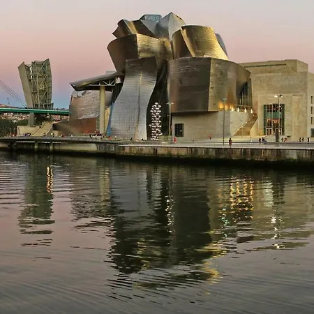 Pretty Guggenheim Esencia By Urban Hosts Lejlighed
